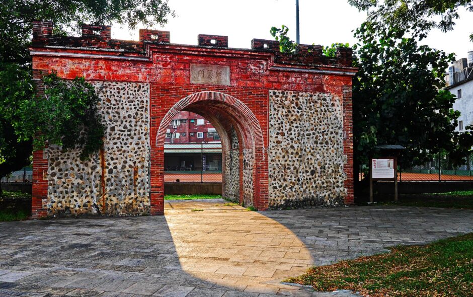 1920px-阿猴城門(朝陽門)_TA09602000263